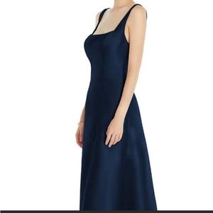 Alfred Sung D826
Midnight Blue Square Neck Satin
A-Line Gown, size 10